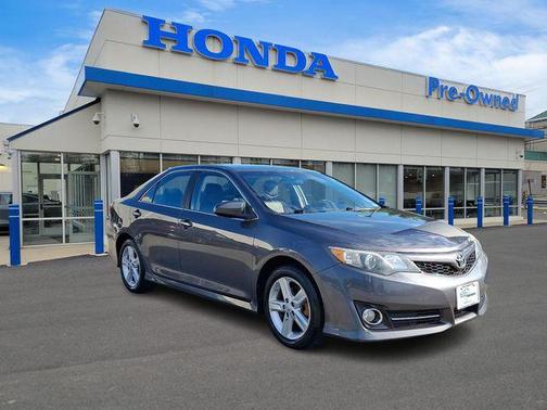 Magnetic Gray Metallic 2014 Toyota Camry SE