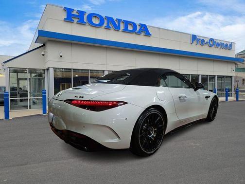 MANUFAKTUR Moonlight White Metallic 2022 Mercedes-Benz AMG SL 63 Base