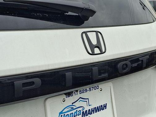 Platinum White Pearl 2026 Honda Pilot Touring 8-Passenger