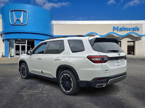 Platinum White Pearl 2026 Honda Pilot Touring 8-Passenger