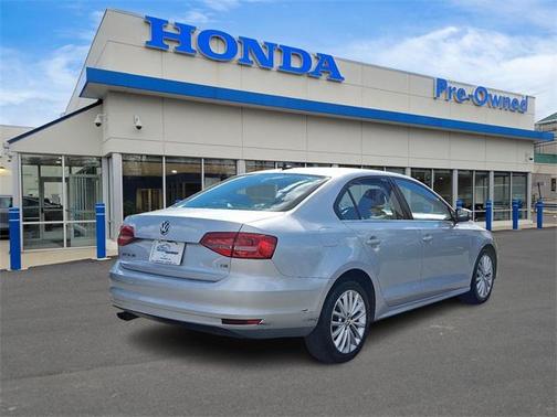 2015 Volkswagen Jetta Auto SE w/Connectivity/Navigation