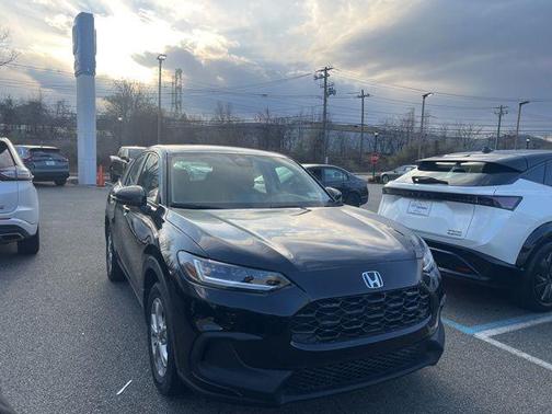 Crystal Black Pearl 2023 Honda HR-V LX