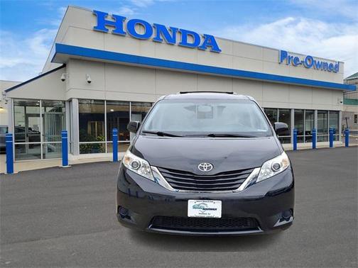 2017 Toyota Sienna LE