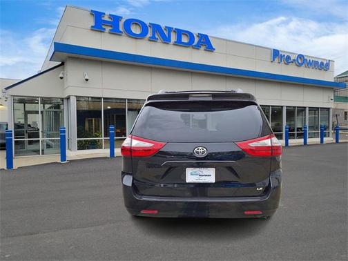 2017 Toyota Sienna LE