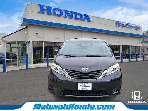 2017 Toyota Sienna LE