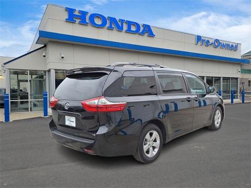 2017 Toyota Sienna LE