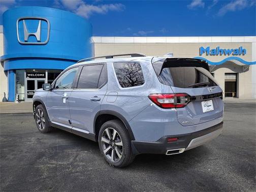 2025 Honda Pilot Touring 8-Passenger