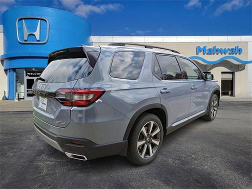 2025 Honda Pilot Touring 8-Passenger