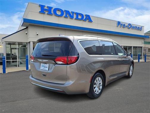 2018 Chrysler Pacifica Touring-L Plus