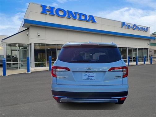 2022 Honda Pilot Touring 8-Passenger