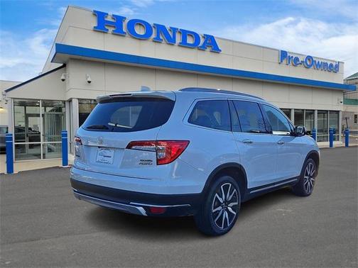 2022 Honda Pilot Touring 8-Passenger