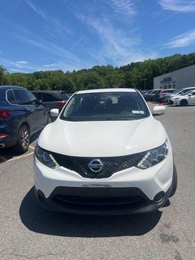Glacier White 2017 Nissan Rogue Sport S