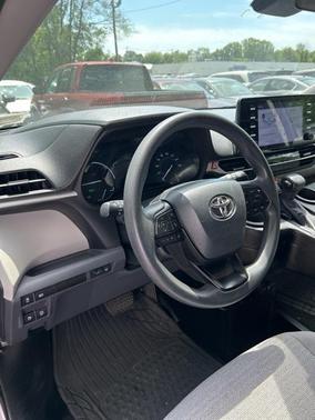 2022 Toyota Sienna LE