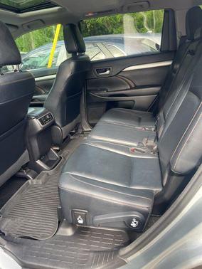 Celestial Silver Metallic 2017 Toyota Highlander XLE