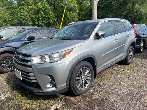 Celestial Silver Metallic 2017 Toyota Highlander XLE