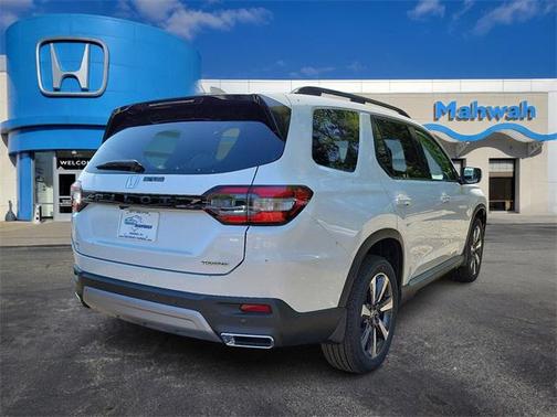 2025 Honda Pilot Touring 8-Passenger