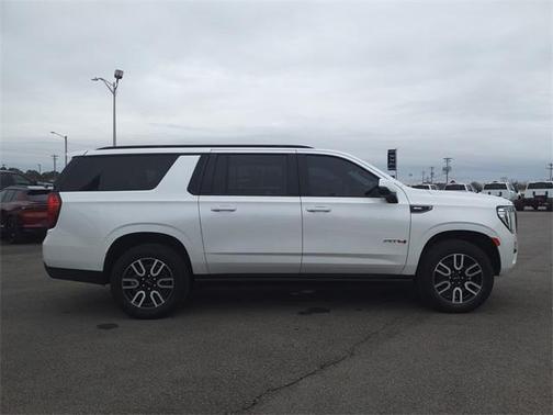 2022 GMC Yukon XL AT4