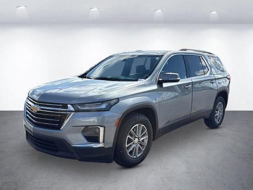 Sterling Gray Metallic 2023 Chevrolet Traverse LT Cloth