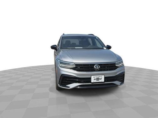 Pyrite Silver Metallic 2024 Volkswagen Tiguan 2.0T SE R-Line Black