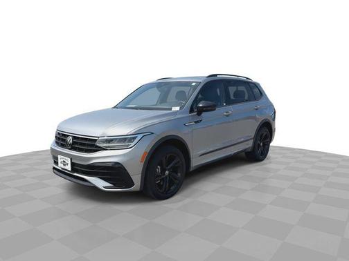 Pyrite Silver Metallic 2024 Volkswagen Tiguan 2.0T SE R-Line Black