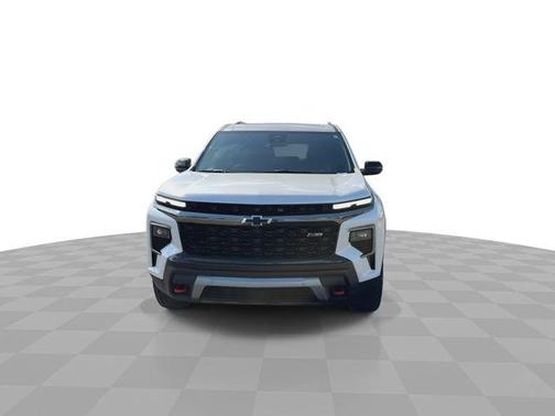Iridescent Pearl Tricoat 2025 Chevrolet Traverse Z71