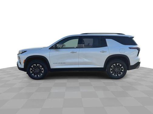 Iridescent Pearl Tricoat 2025 Chevrolet Traverse Z71