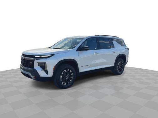 Iridescent Pearl Tricoat 2025 Chevrolet Traverse Z71
