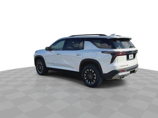 Iridescent Pearl Tricoat 2025 Chevrolet Traverse Z71