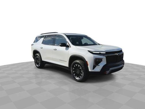 Iridescent Pearl Tricoat 2025 Chevrolet Traverse Z71