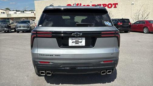 2024 Chevrolet Traverse LT