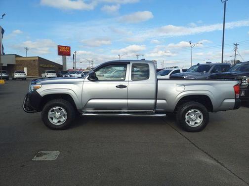 2017 Toyota Tacoma SR
