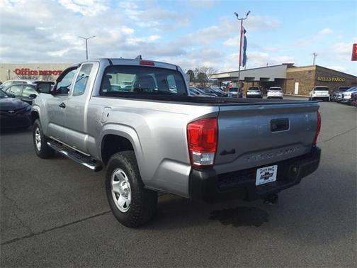 2017 Toyota Tacoma SR