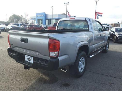 2017 Toyota Tacoma SR