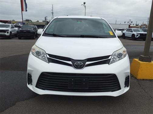 2018 Toyota Sienna LE