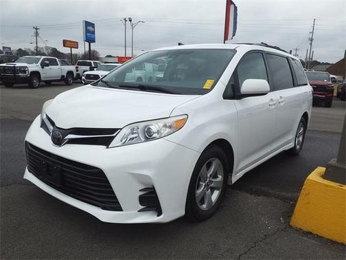 2018 Toyota Sienna LE