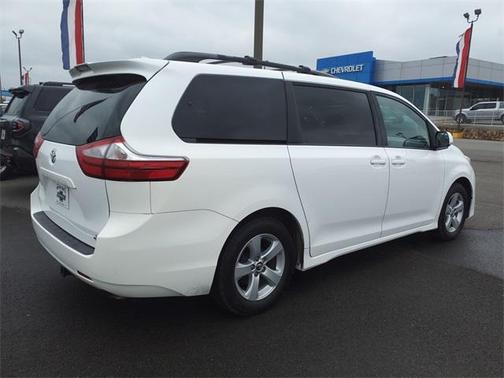 2018 Toyota Sienna LE