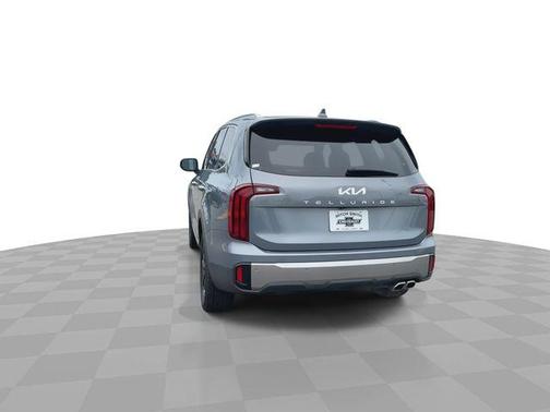 Everlasting Silver 2025 Kia Telluride S