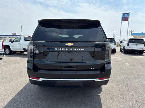 2025 Chevrolet Suburban LT