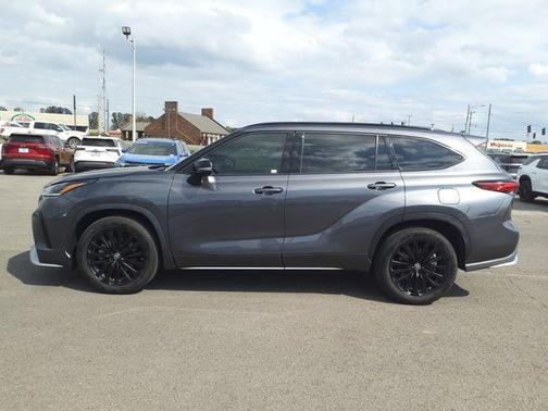 Gray 2023 Toyota Highlander L