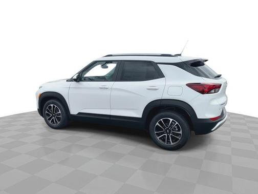 Summit White 2026 Chevrolet Trailblazer LT