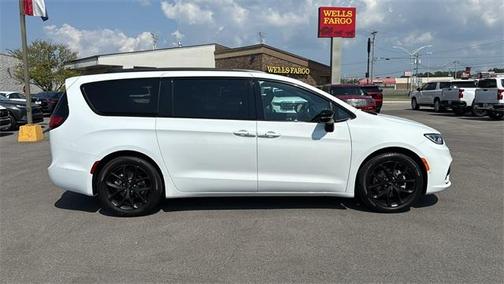 2024 Chrysler Pacifica Touring-L