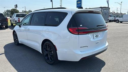 2024 Chrysler Pacifica Touring-L