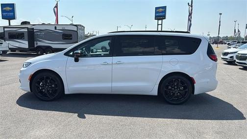 2024 Chrysler Pacifica Touring-L