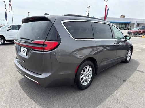 2022 Chrysler Pacifica Touring-L