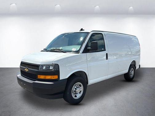 Summit White 2025 Chevrolet Express 2500 Work Van