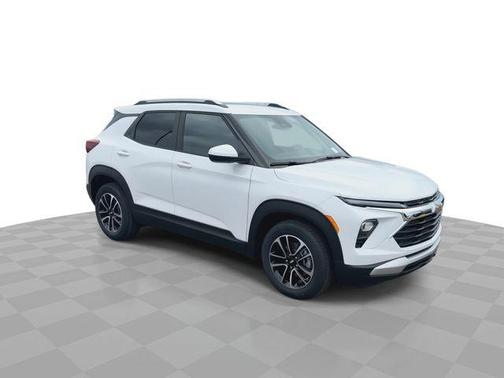 Summit White 2026 Chevrolet Trailblazer LT