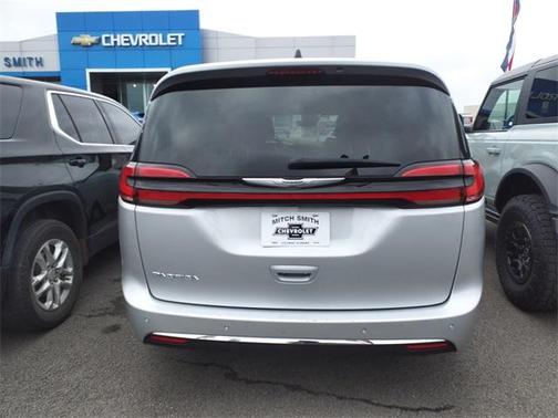 2024 Chrysler Pacifica Touring-L