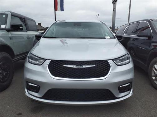 2024 Chrysler Pacifica Touring-L