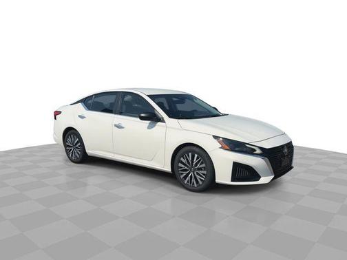 Glacier White 2025 Nissan Altima SV