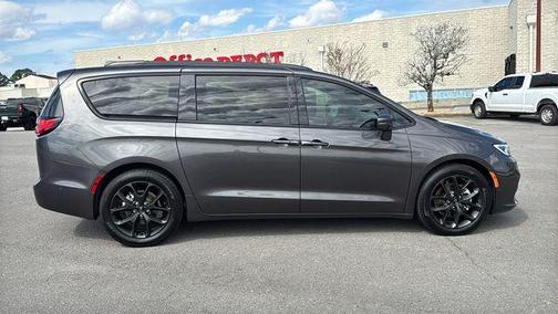 2021 Chrysler Pacifica Touring-L